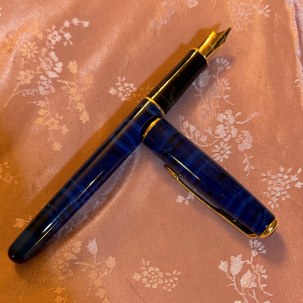 Elegant Blue and Gold Fountain Pen by Parker sonnet France